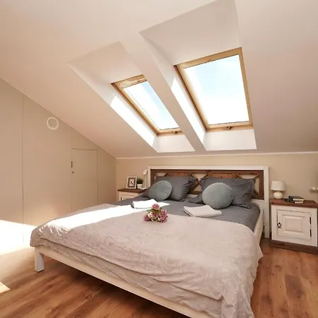Apartment Mmrent Two-story *